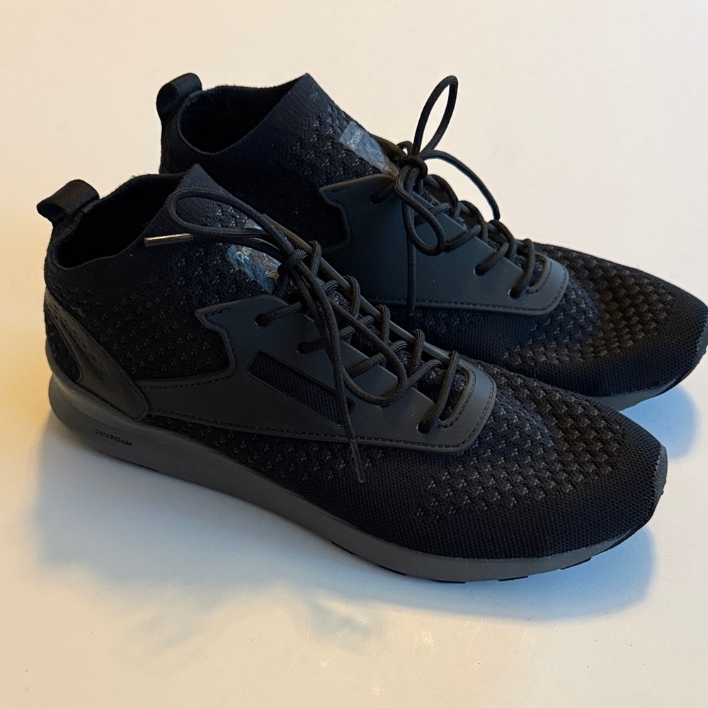 Reebok Jet Black Knit Sneakers Men’s Size 11.5